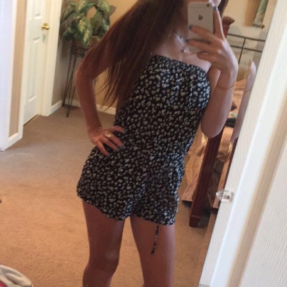 Forever 21 STRAPLESS ROMPER